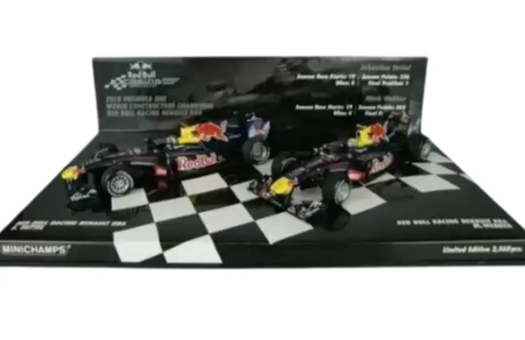 Red Bull RB6 Renault Sebastian Vettel #5 Mark Webber #6 2010 (Diorama)
